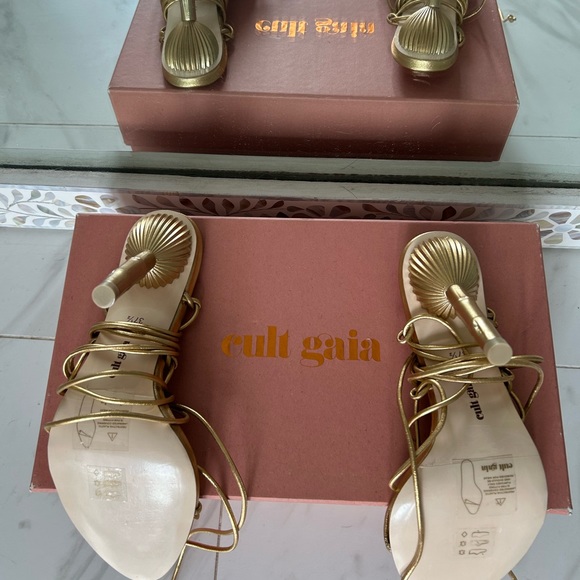 Cult Gaia ~ soleil sandals (gold) - Picture 4 of 5
